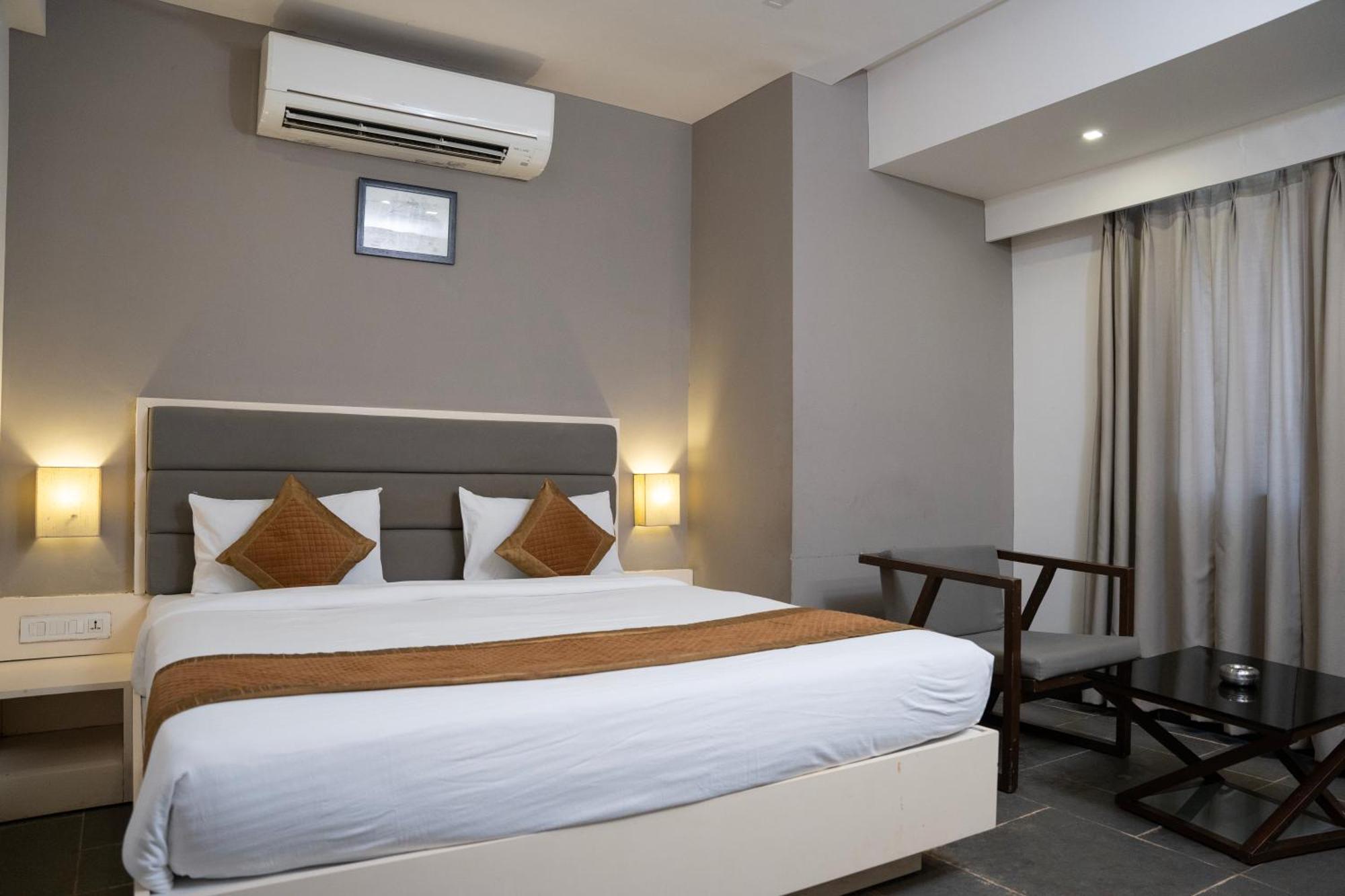 Hotel Dwarawata Dharwad Luaran gambar