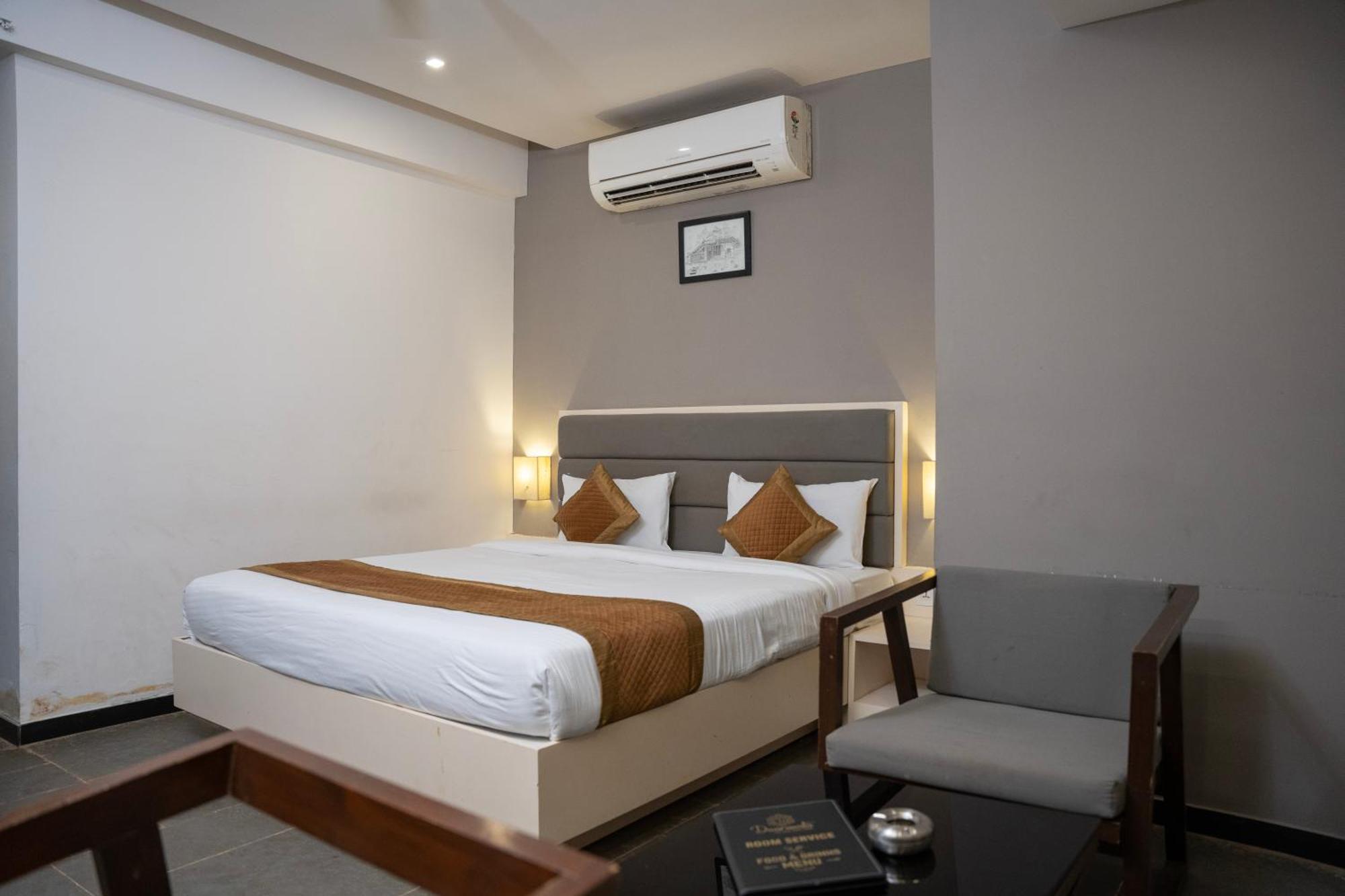 Hotel Dwarawata Dharwad Luaran gambar